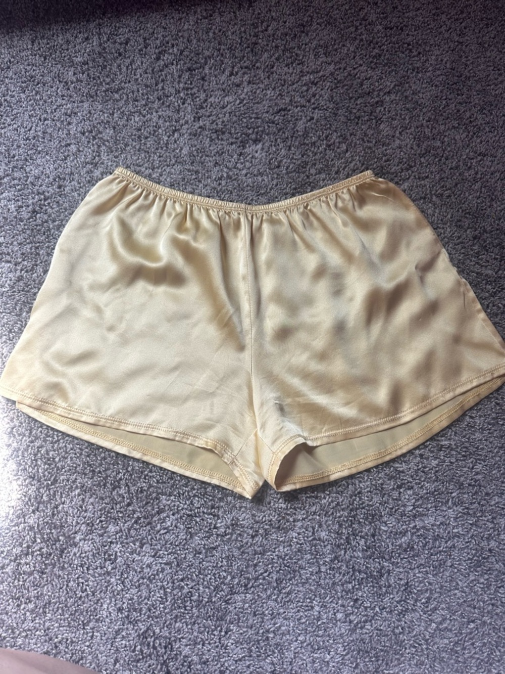 STUNNING Donni Yellow 100% Silk Shorts Size SMALL GENTLY USED